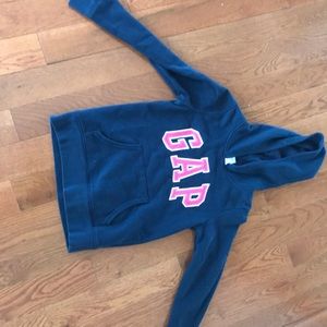 sweatshirt, T shirt, leggings,